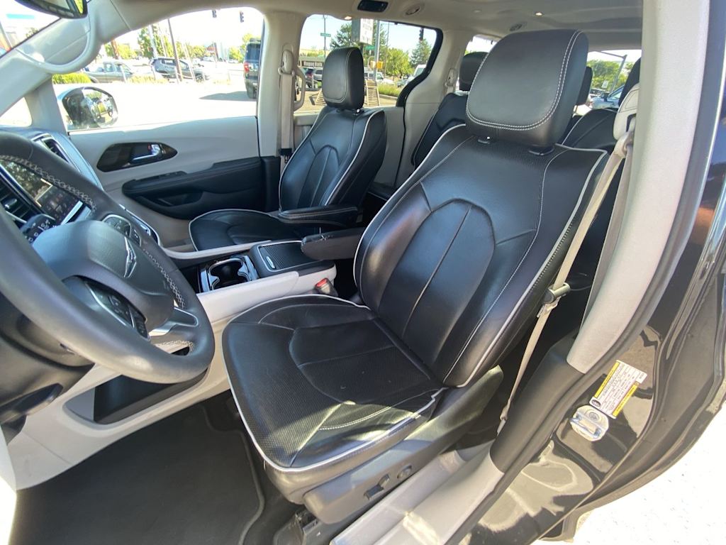 Thumbnail: 2022 Chrysler Pacifica - 8
