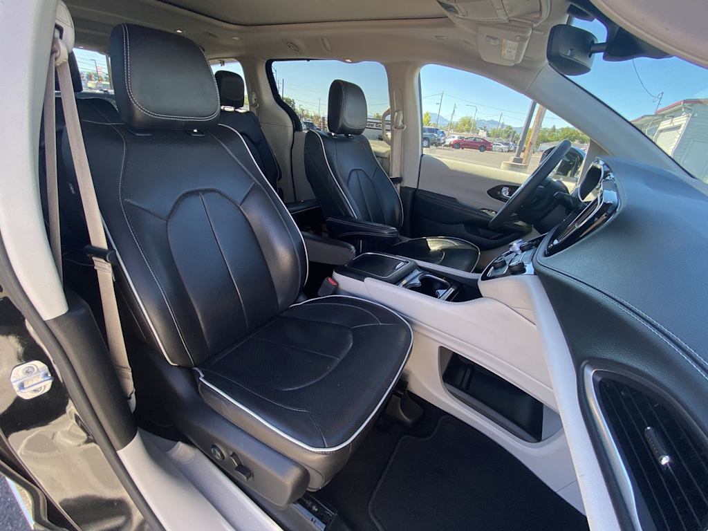 Thumbnail: 2022 Chrysler Pacifica - 9