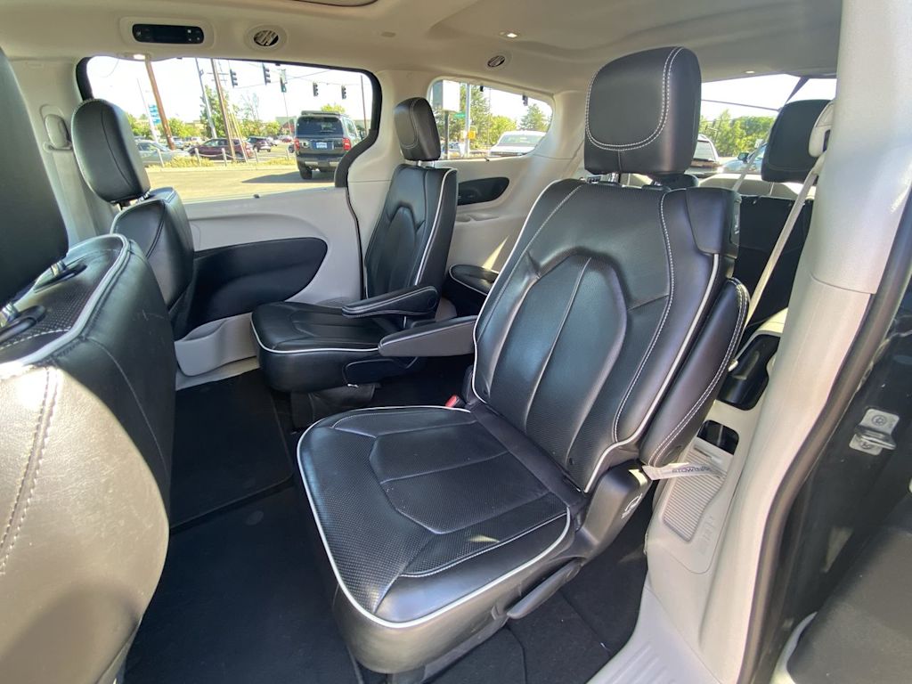 Thumbnail: 2022 Chrysler Pacifica - 10