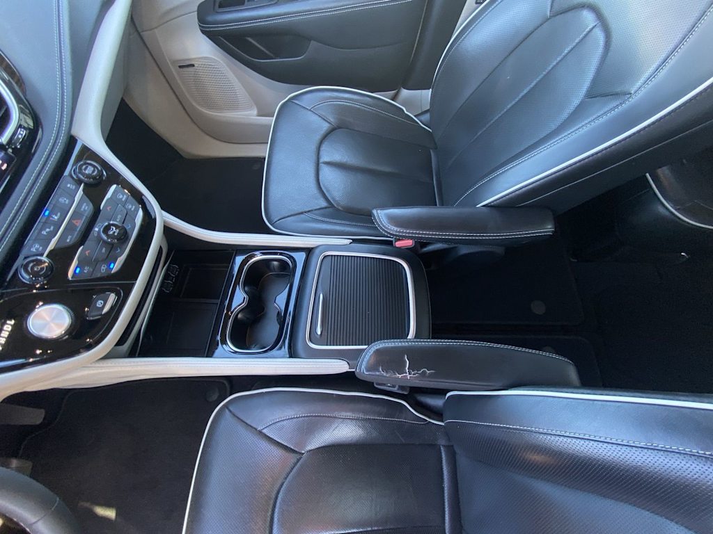 Thumbnail: 2022 Chrysler Pacifica - 7