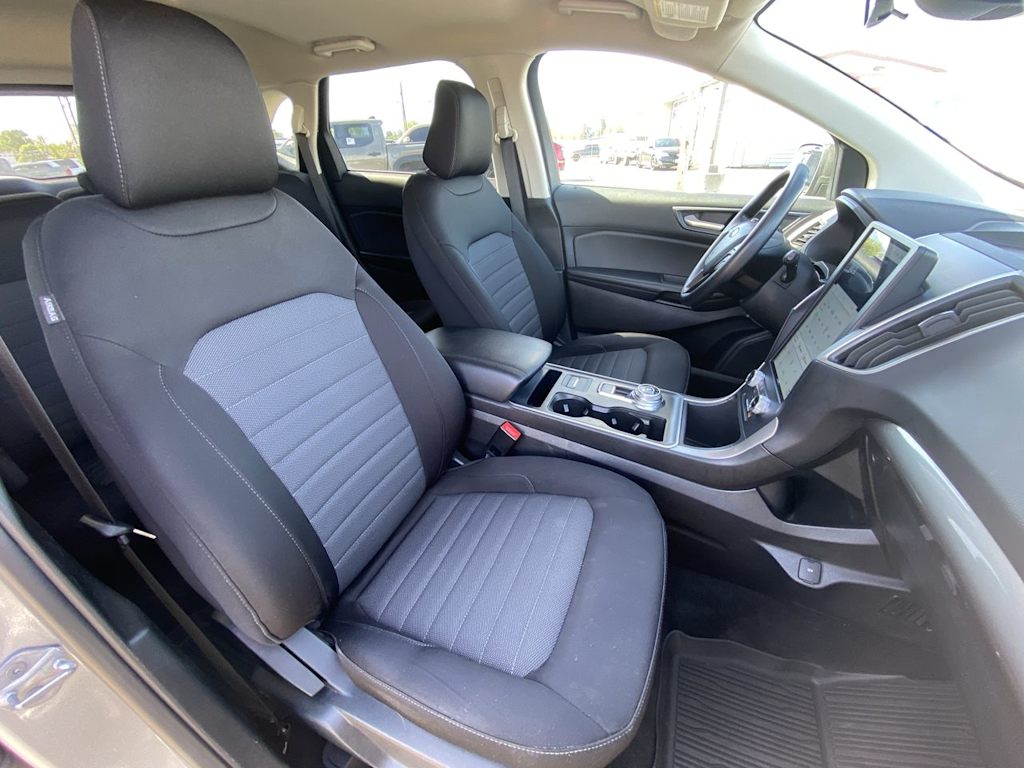 2022 Ford Edge SE 9