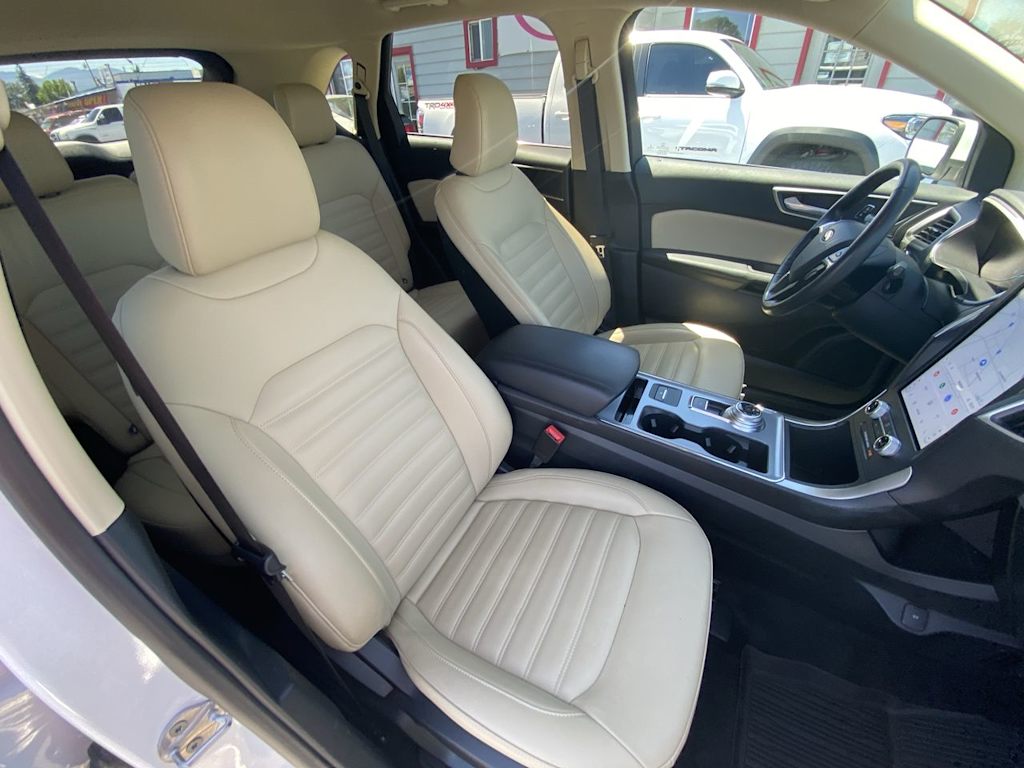 Thumbnail: 2021 Ford Edge - 9
