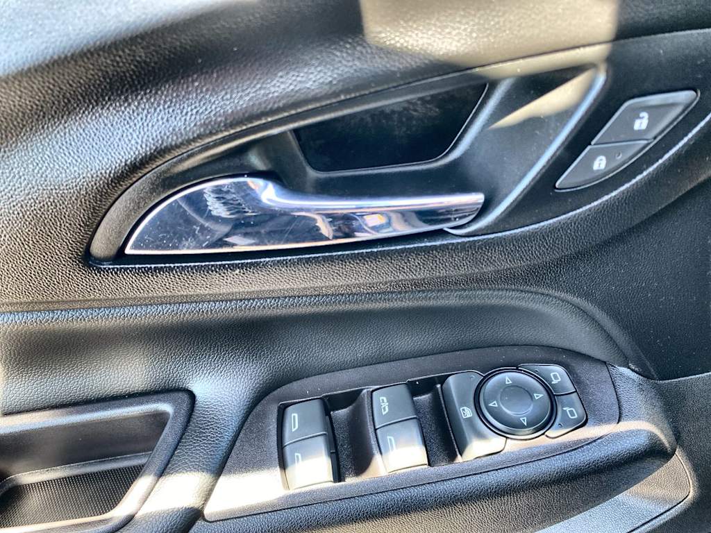 Thumbnail: 2021 Chevrolet Equinox - 21