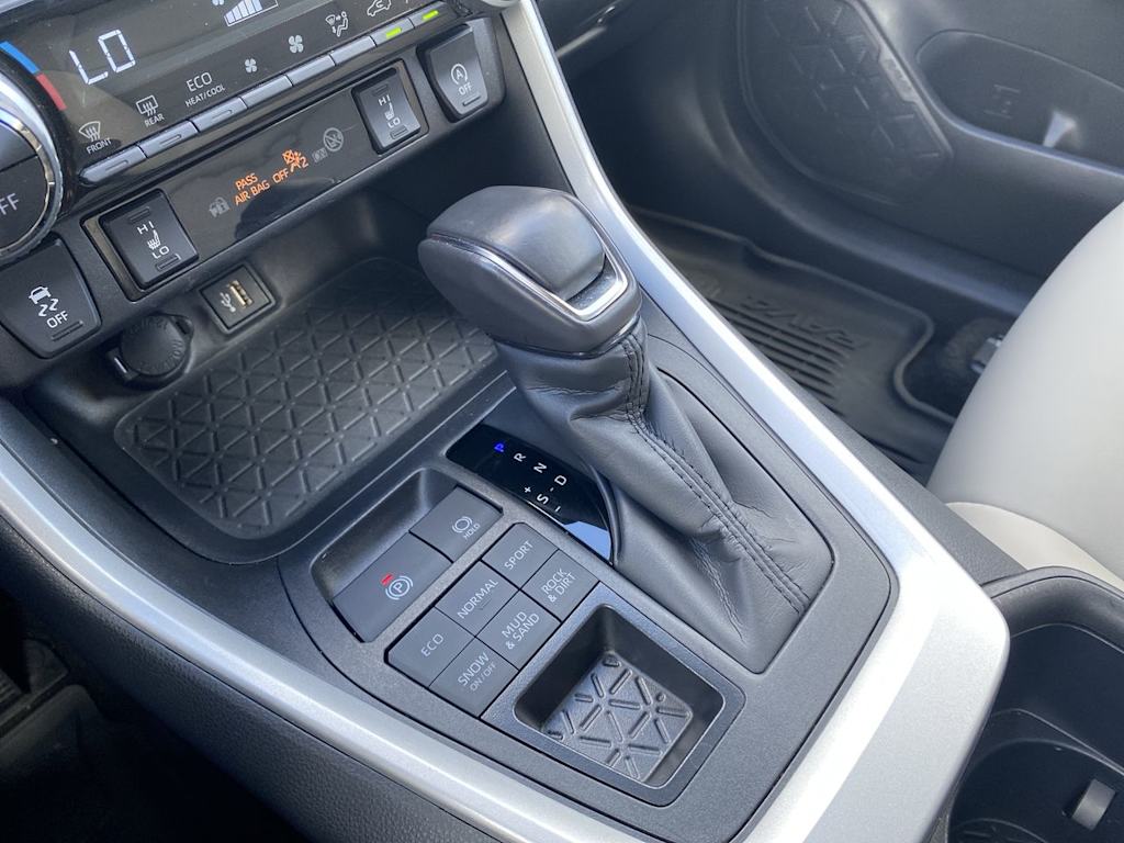 Thumbnail: 2025 Toyota RAV4 - 12