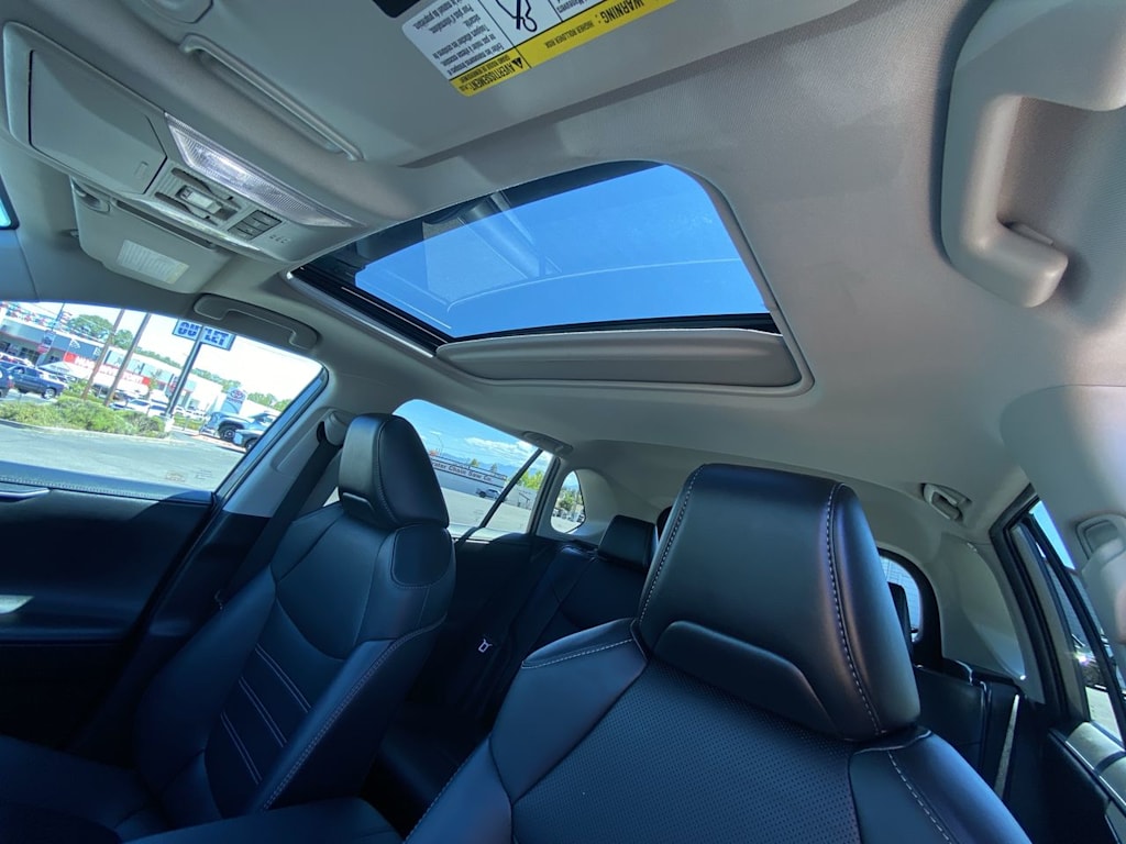 Thumbnail: 2022 Toyota RAV4 - 24
