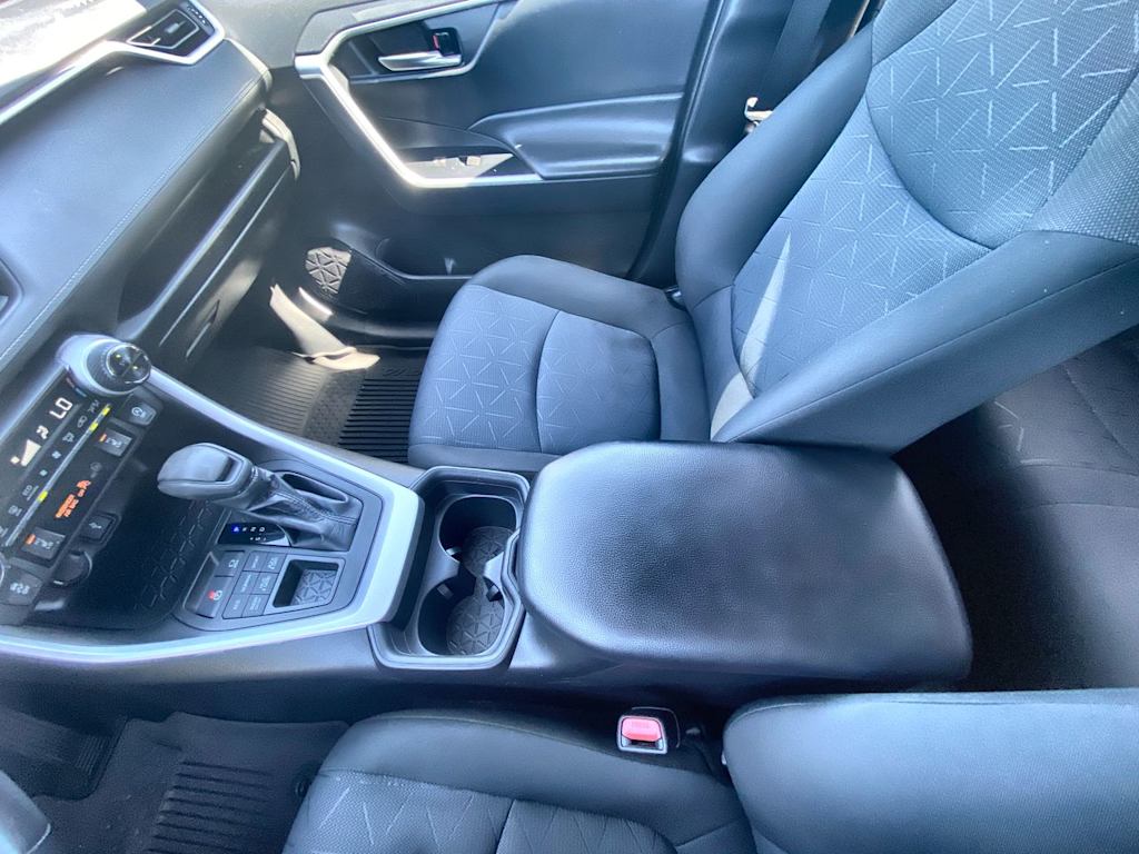 Thumbnail: 2021 Toyota RAV4 - 8