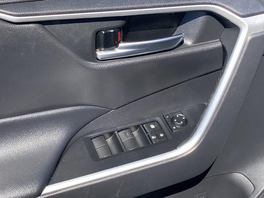Thumbnail: 2021 Toyota RAV4 - 21