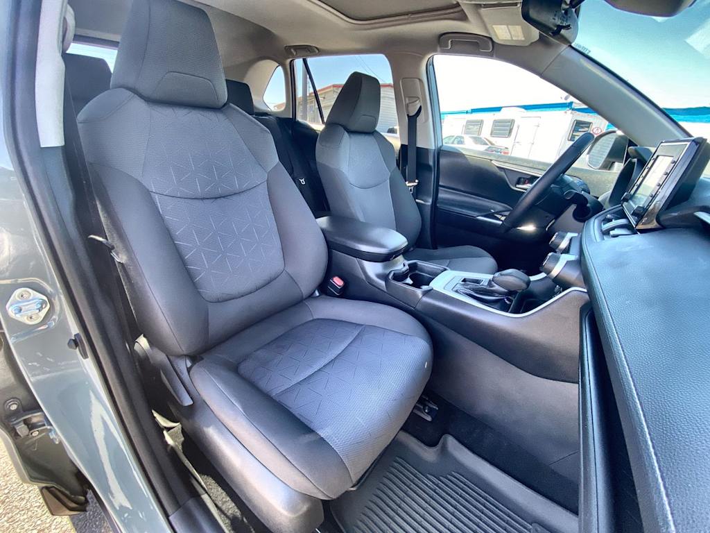 Thumbnail: 2021 Toyota RAV4 - 25