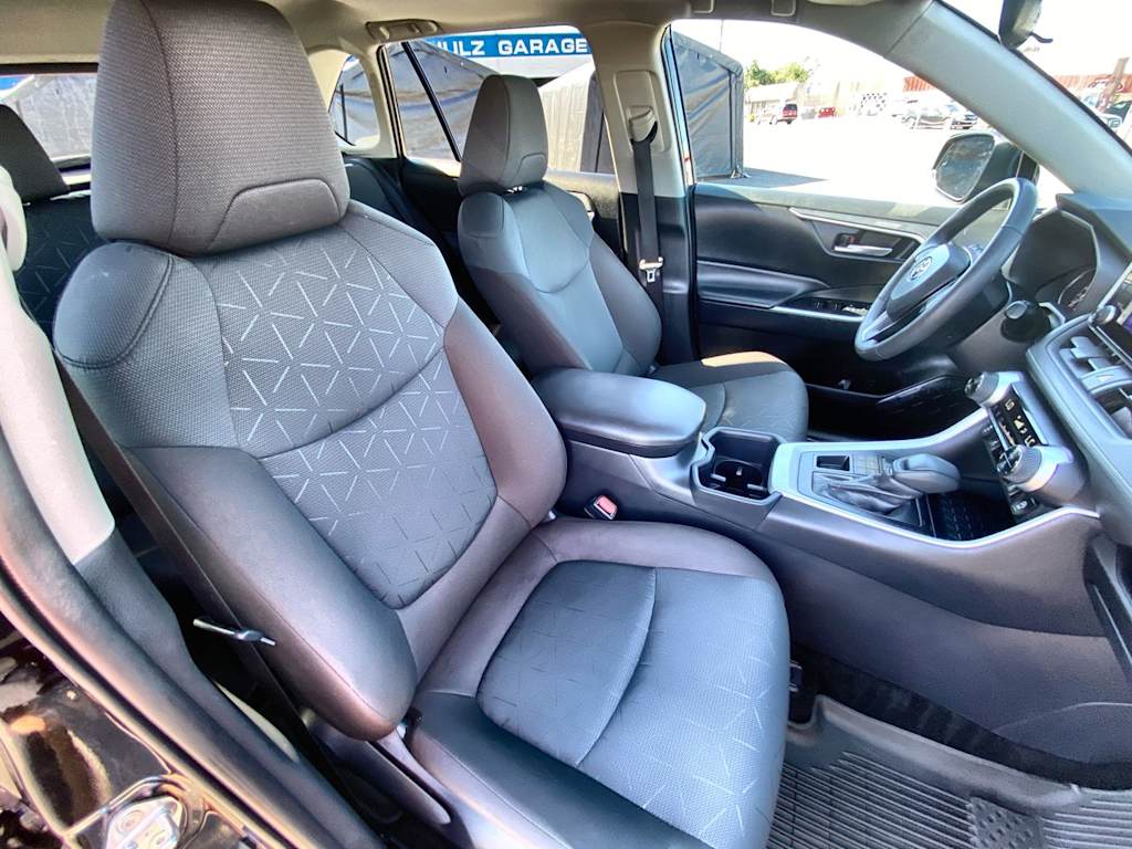 Thumbnail: 2025 Toyota RAV4 - 25