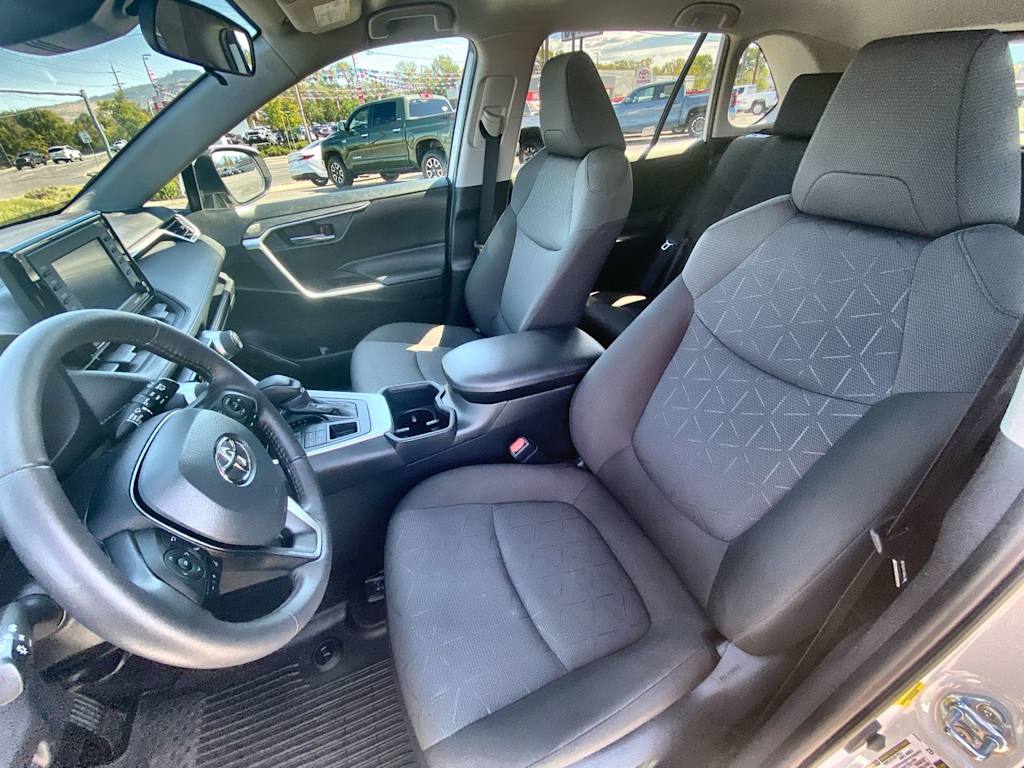 Thumbnail: 2022 Toyota RAV4 - 8