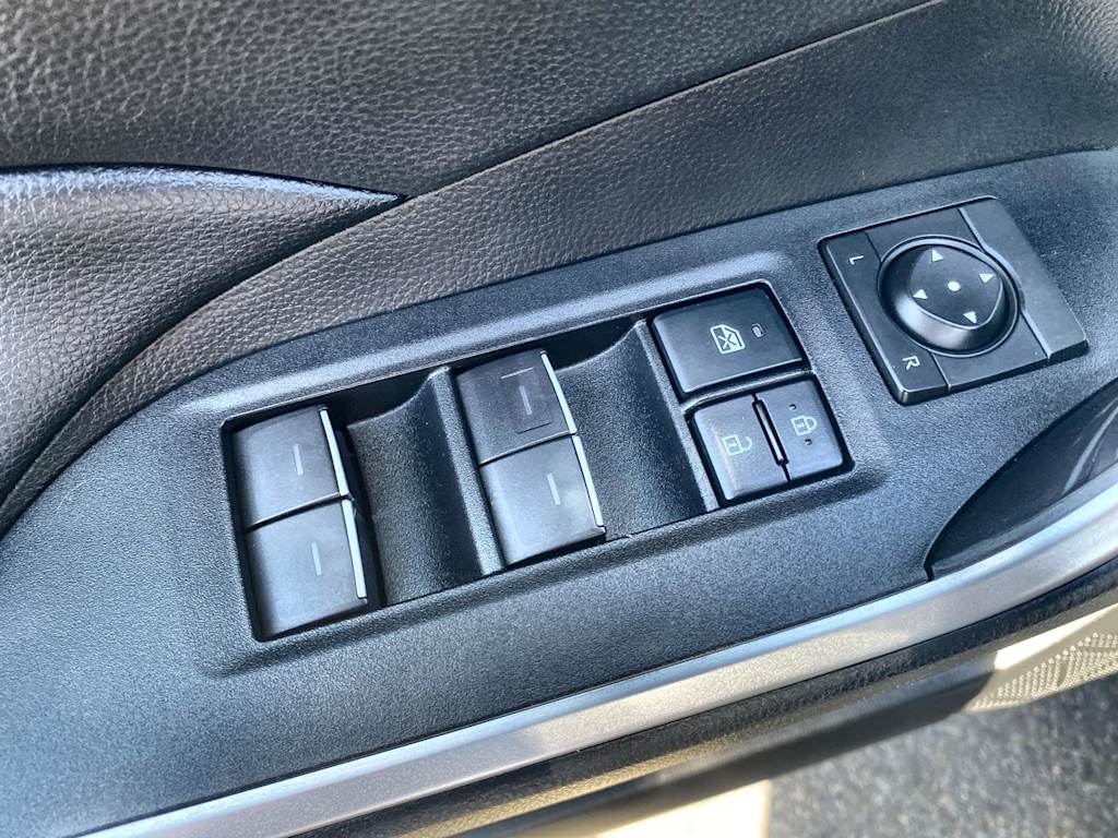 Thumbnail: 2022 Toyota RAV4 - 21