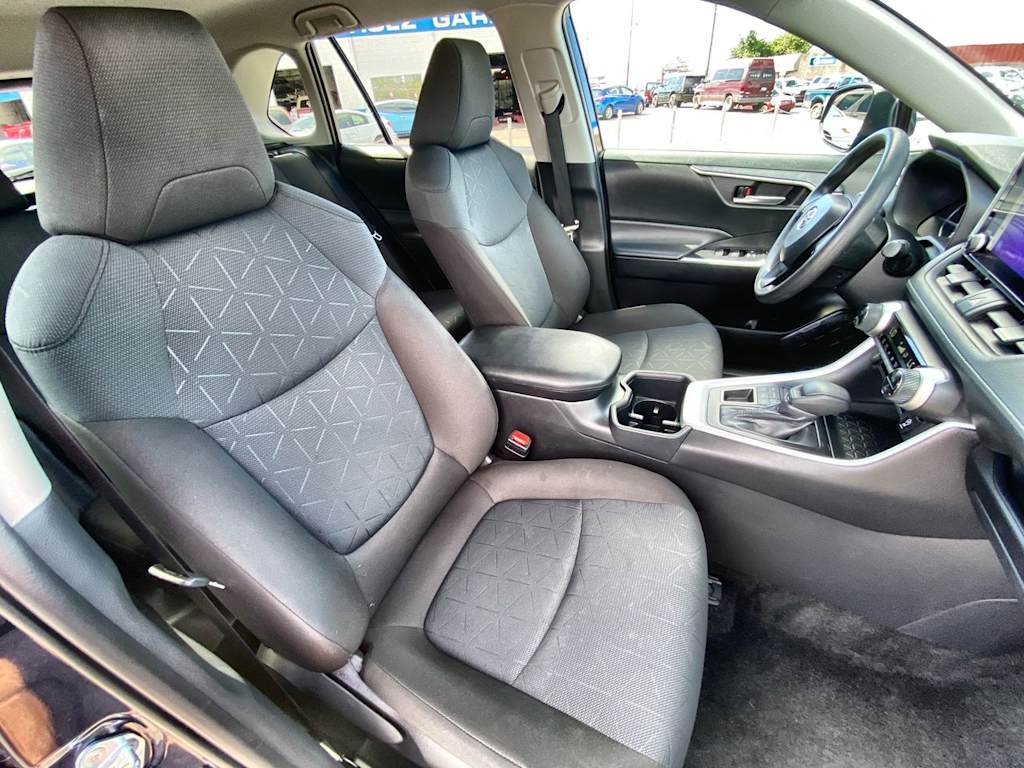 Thumbnail: 2025 Toyota RAV4 - 15