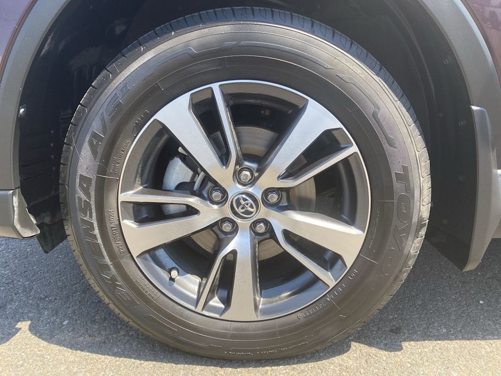Thumbnail: 2018 Toyota RAV4 - 6