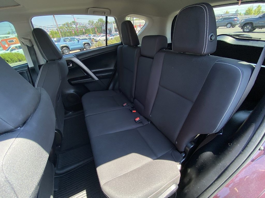 Thumbnail: 2018 Toyota RAV4 - 10