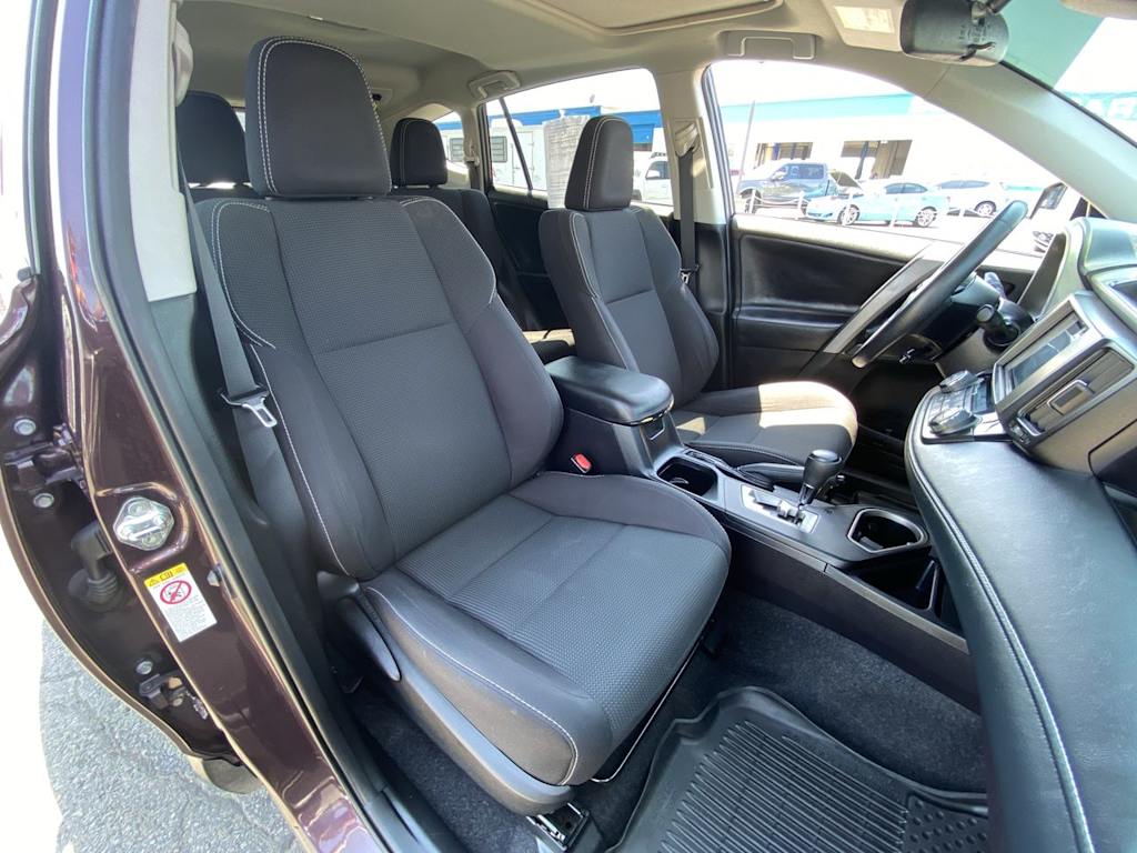 Thumbnail: 2018 Toyota RAV4 - 25