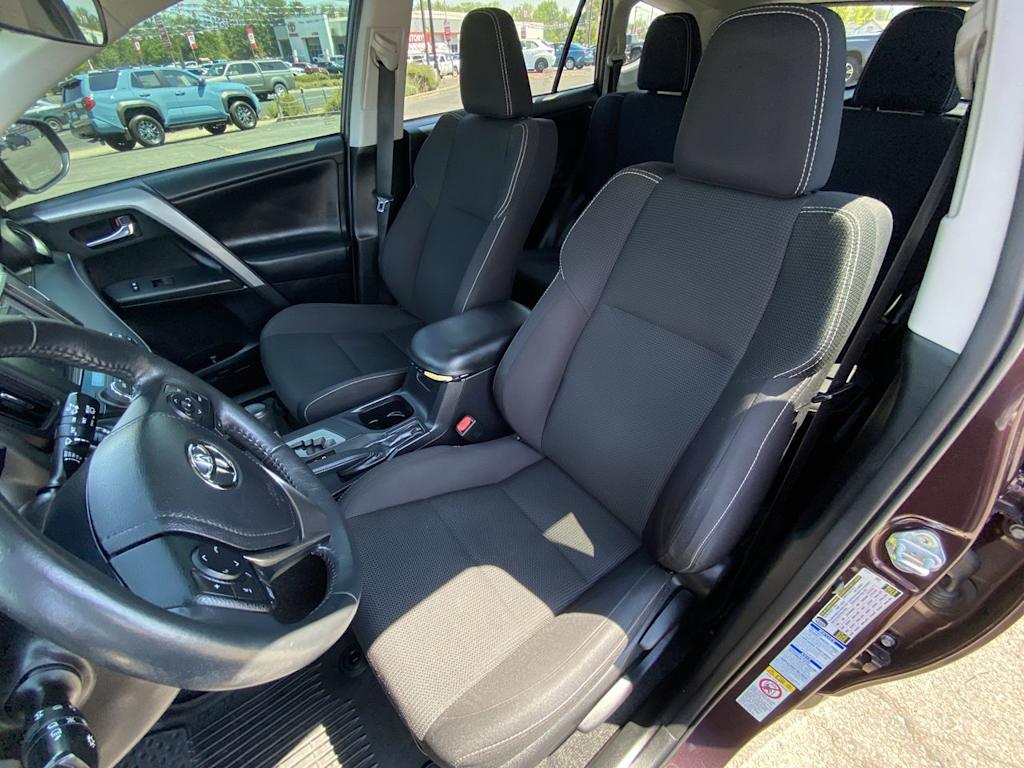 Thumbnail: 2018 Toyota RAV4 - 8