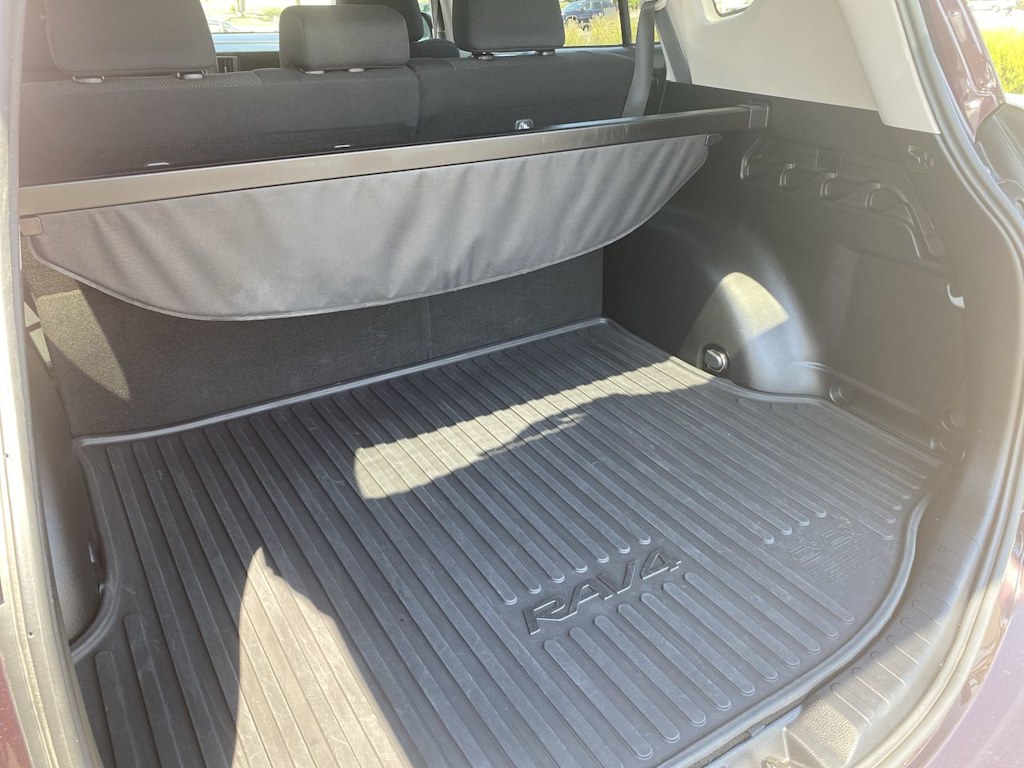 Thumbnail: 2018 Toyota RAV4 - 24