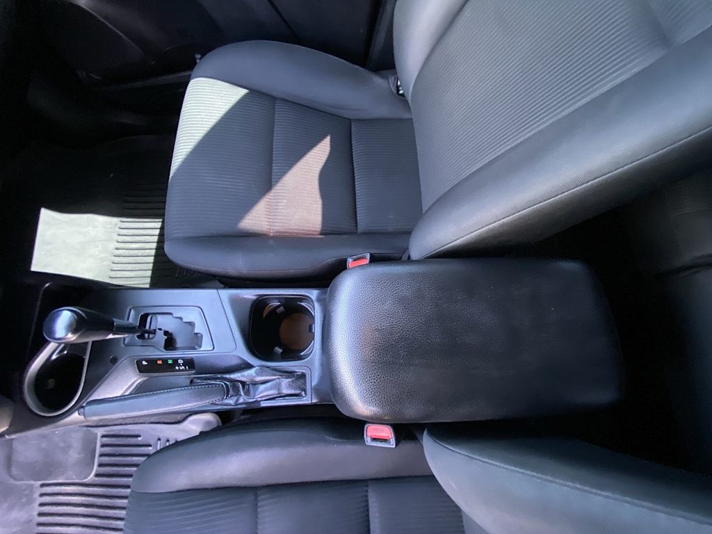 Thumbnail: 2017 Toyota RAV4 - 23