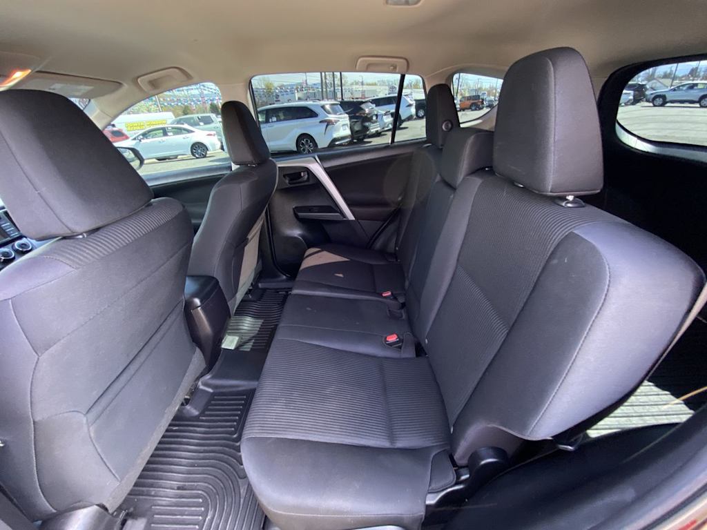 Thumbnail: 2017 Toyota RAV4 - 9