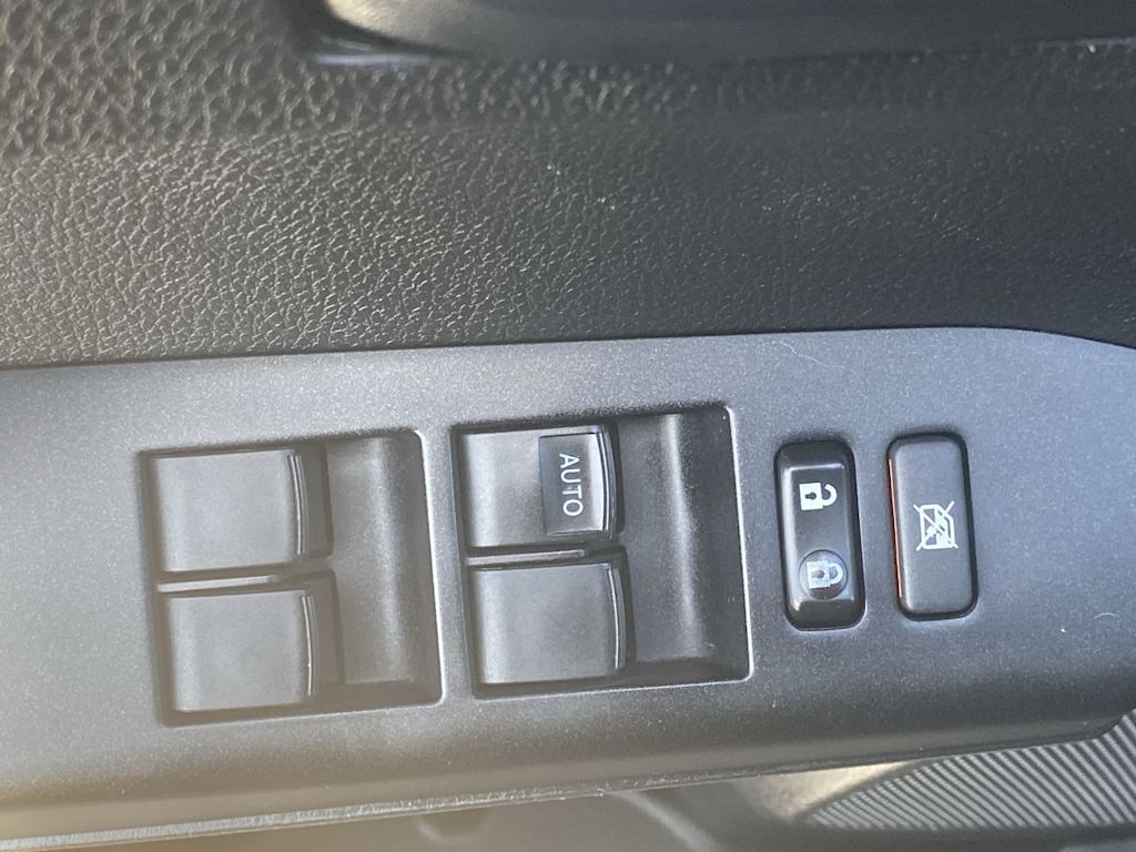 Thumbnail: 2017 Toyota RAV4 - 20