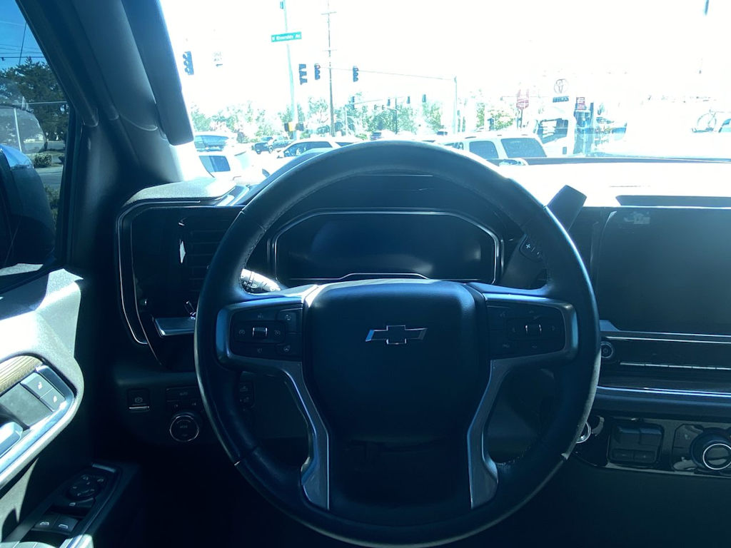 2022 Chevrolet Silverado 1500 LT 2