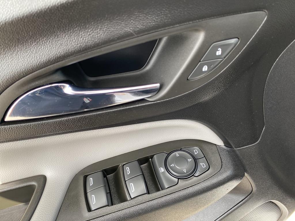 Thumbnail: 2023 Chevrolet Equinox - 21