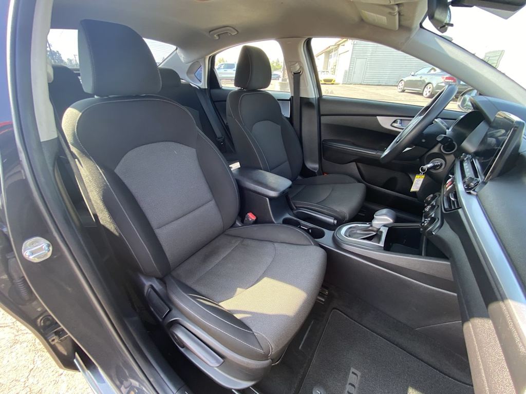 Thumbnail: 2022 Kia Forte - 24