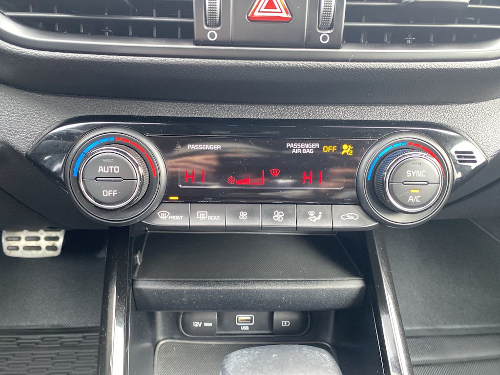 Thumbnail: 2022 Kia Forte - 24