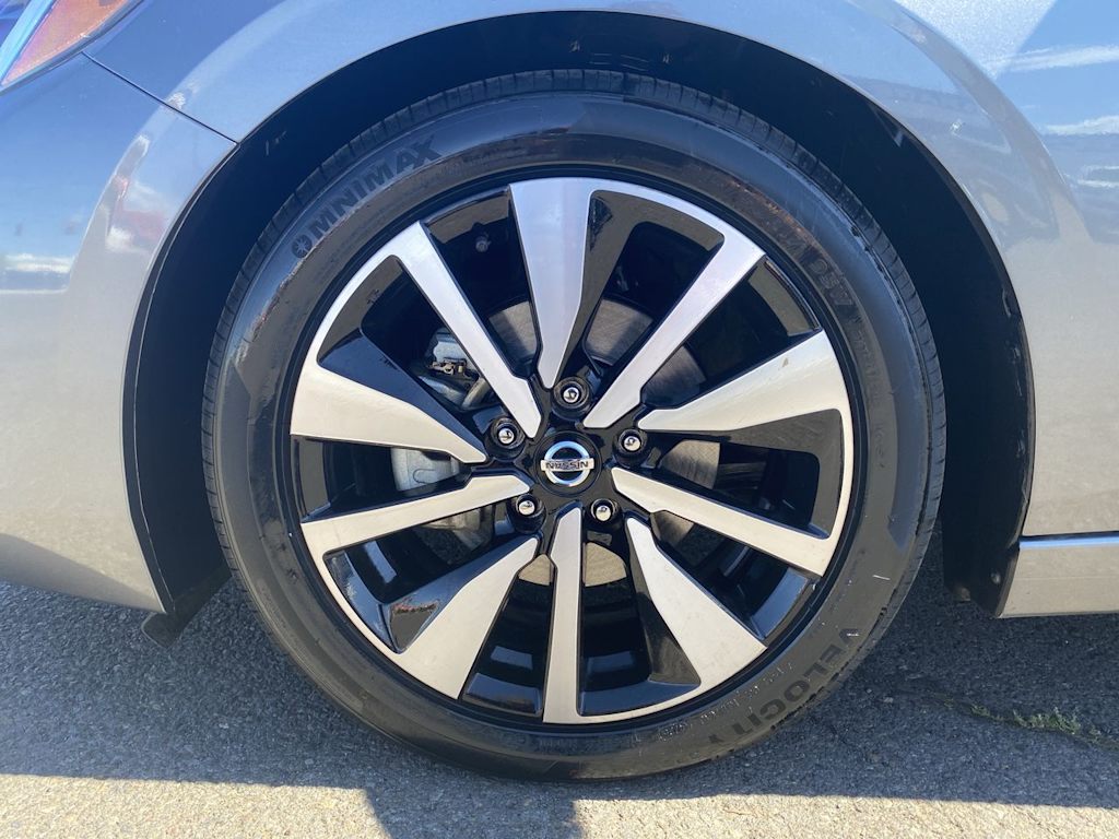 Thumbnail: 2023 Nissan Sentra - 5