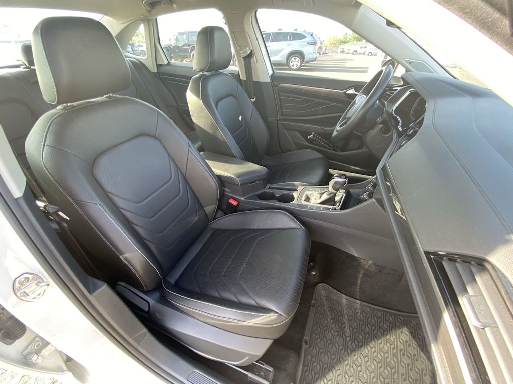 Thumbnail: 2024 Volkswagen Jetta - 24