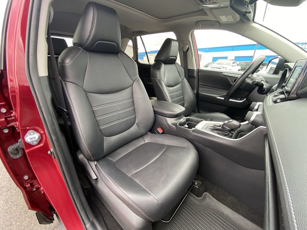 Thumbnail: 2021 Toyota RAV4 - 25