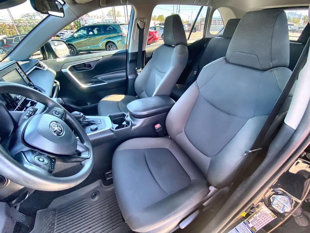 Thumbnail: 2021 Toyota RAV4 - 9
