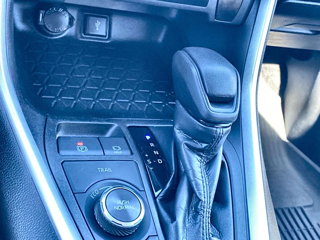 Thumbnail: 2021 Toyota RAV4 - 23