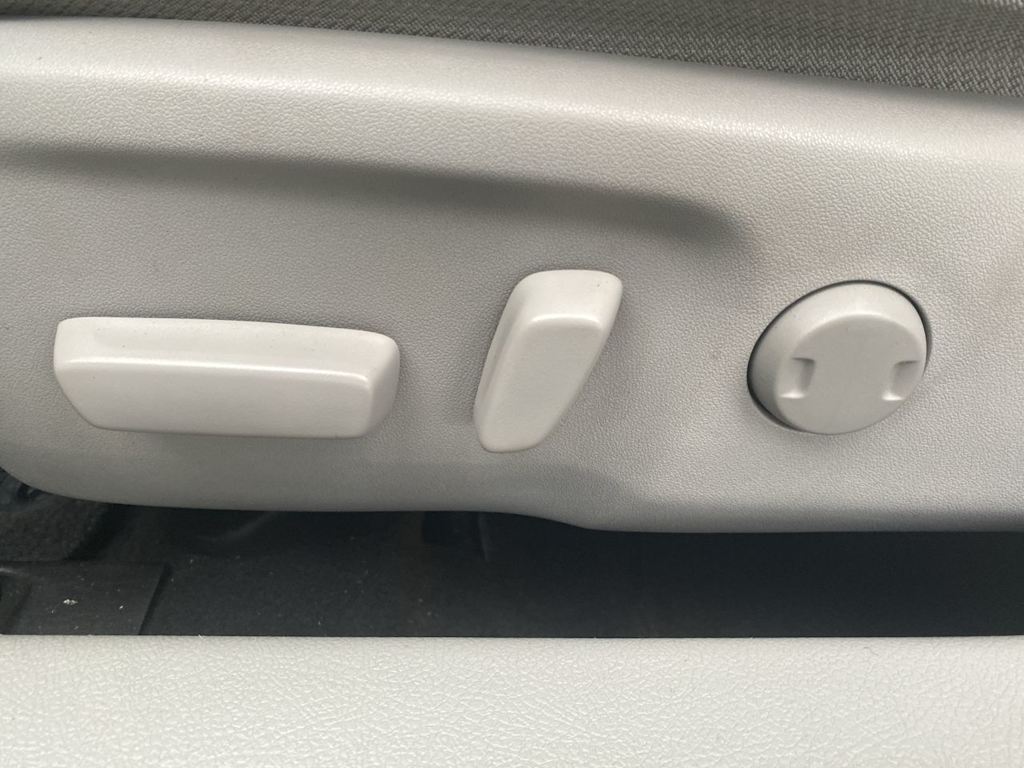 Thumbnail: 2014 Toyota Camry - 20