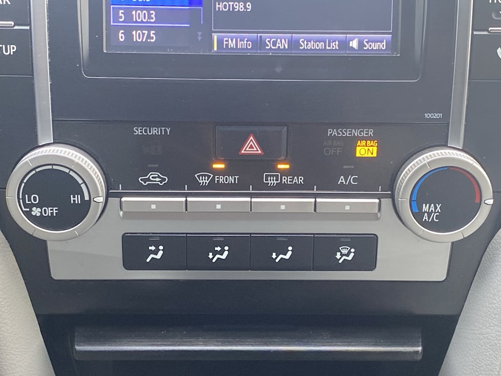 Thumbnail: 2014 Toyota Camry - 23