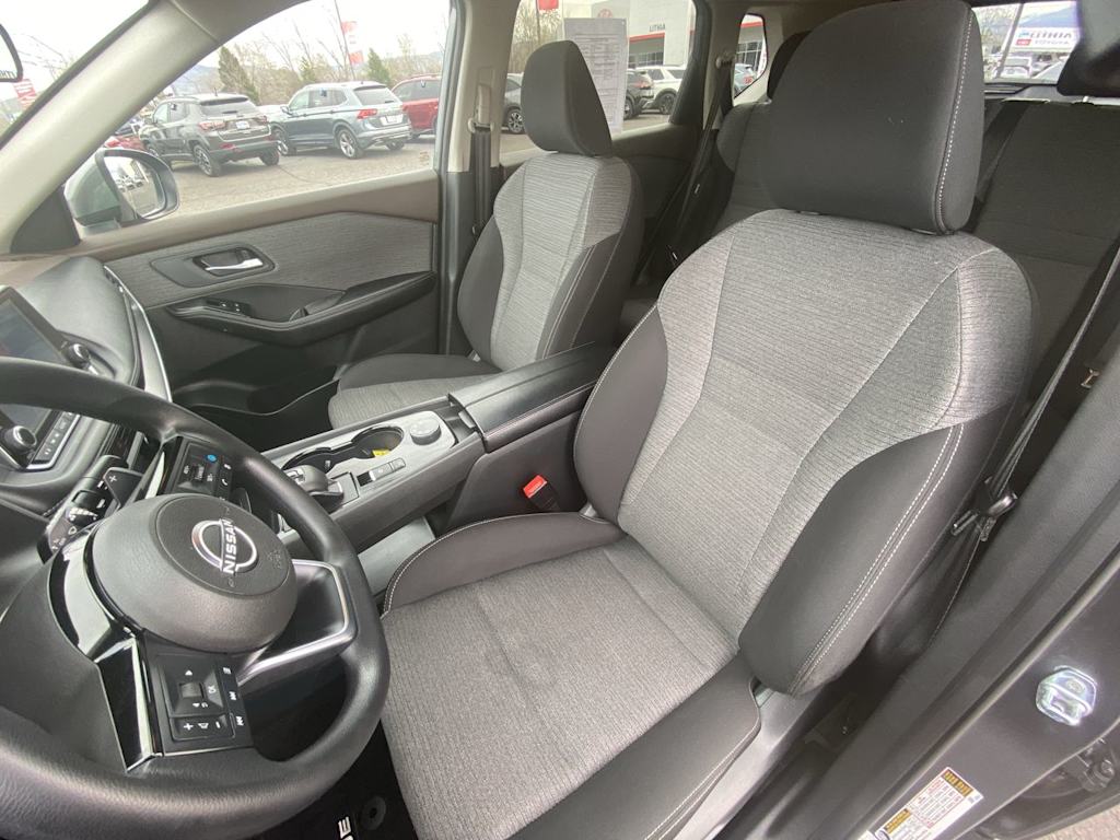 2023 Nissan Rogue SV 8