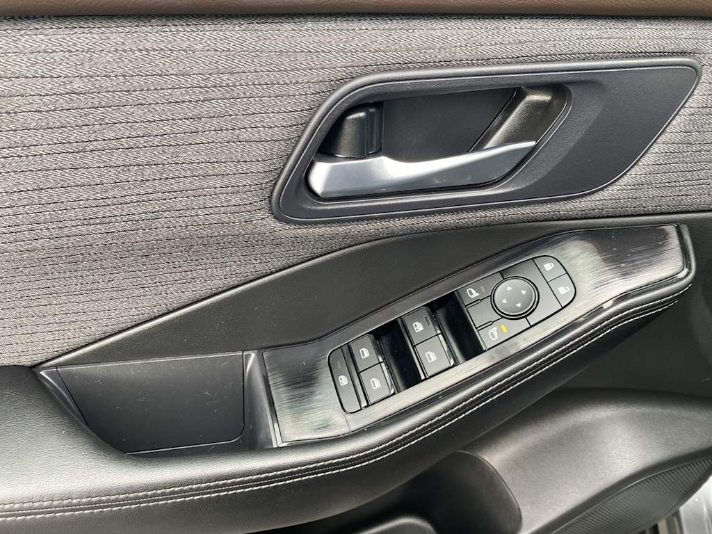2023 Nissan Rogue SV 21
