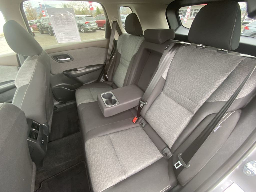 2023 Nissan Rogue SV 10