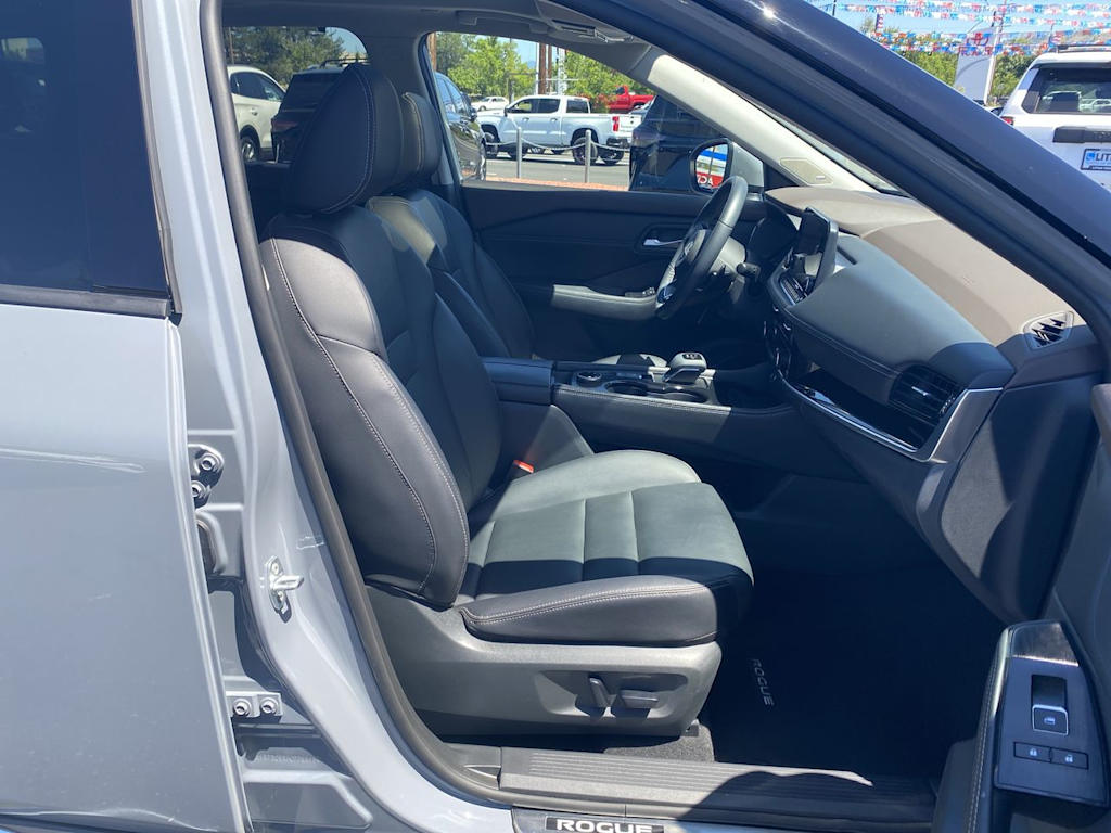 Thumbnail: 2023 Nissan Rogue - 9