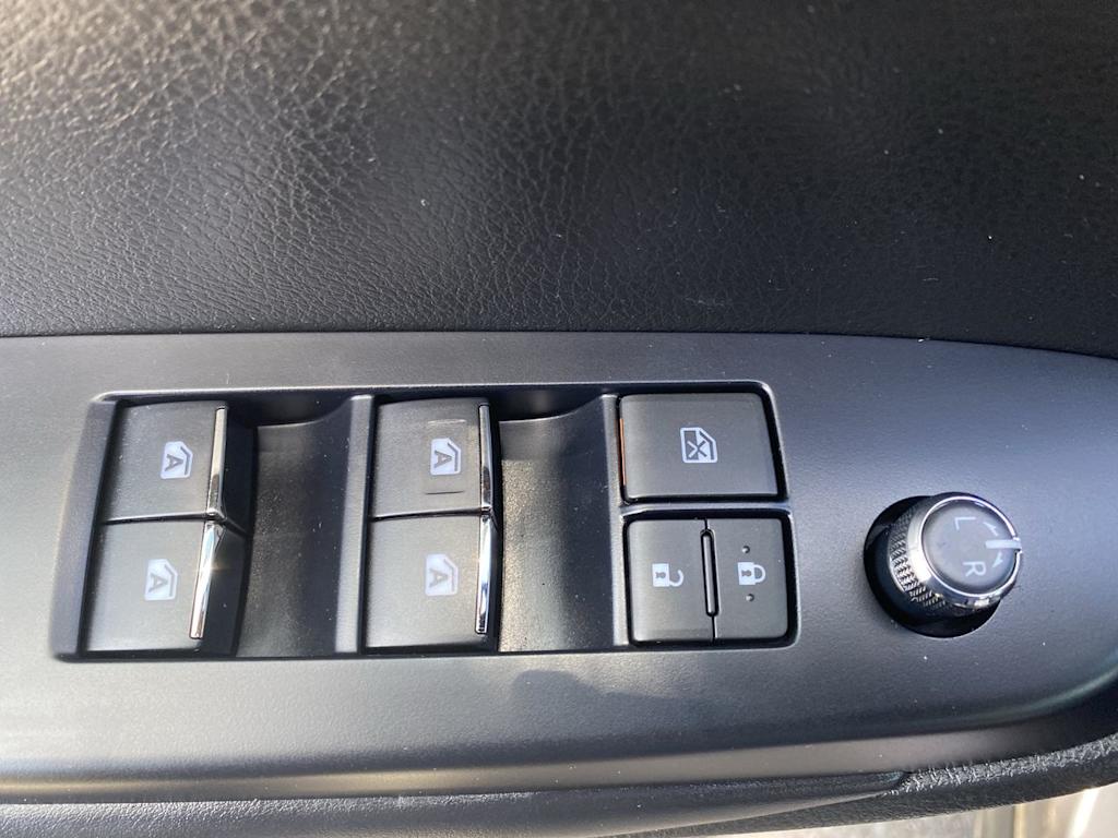 Thumbnail: 2018 Toyota Highlander - 21