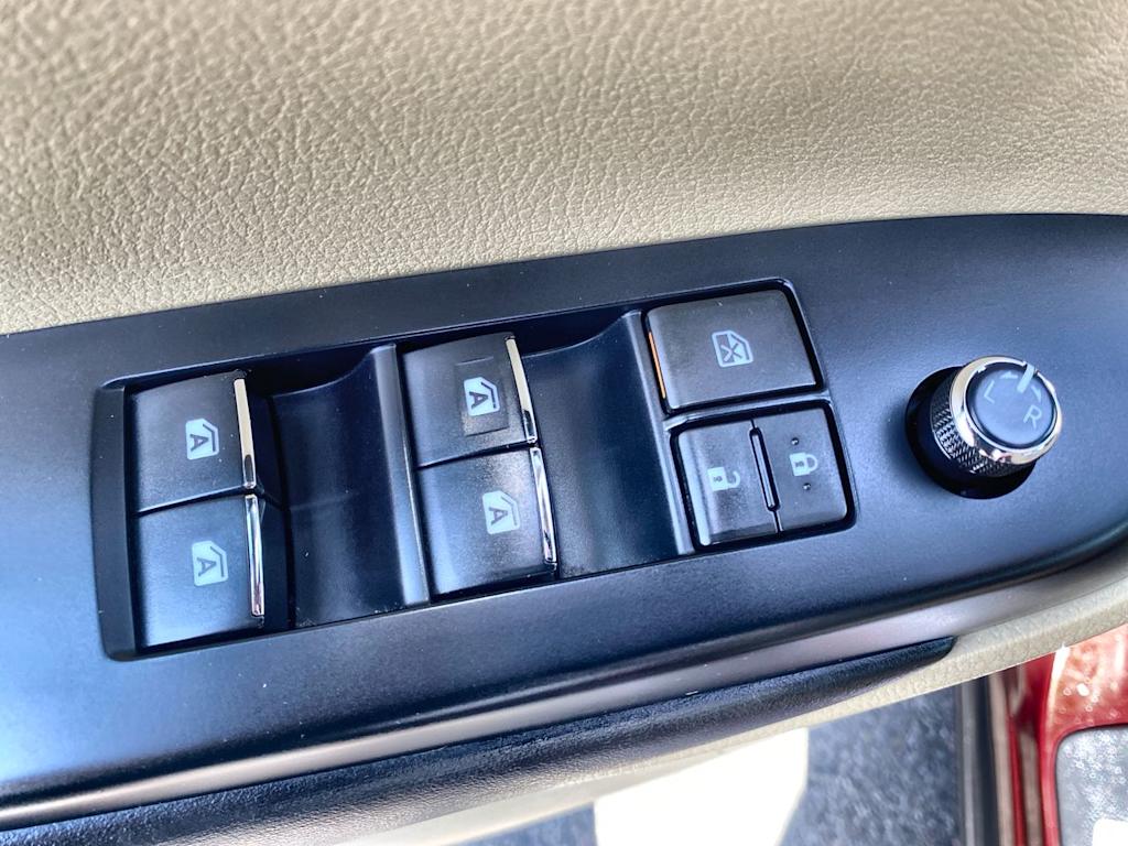 Thumbnail: 2018 Toyota Highlander - 21