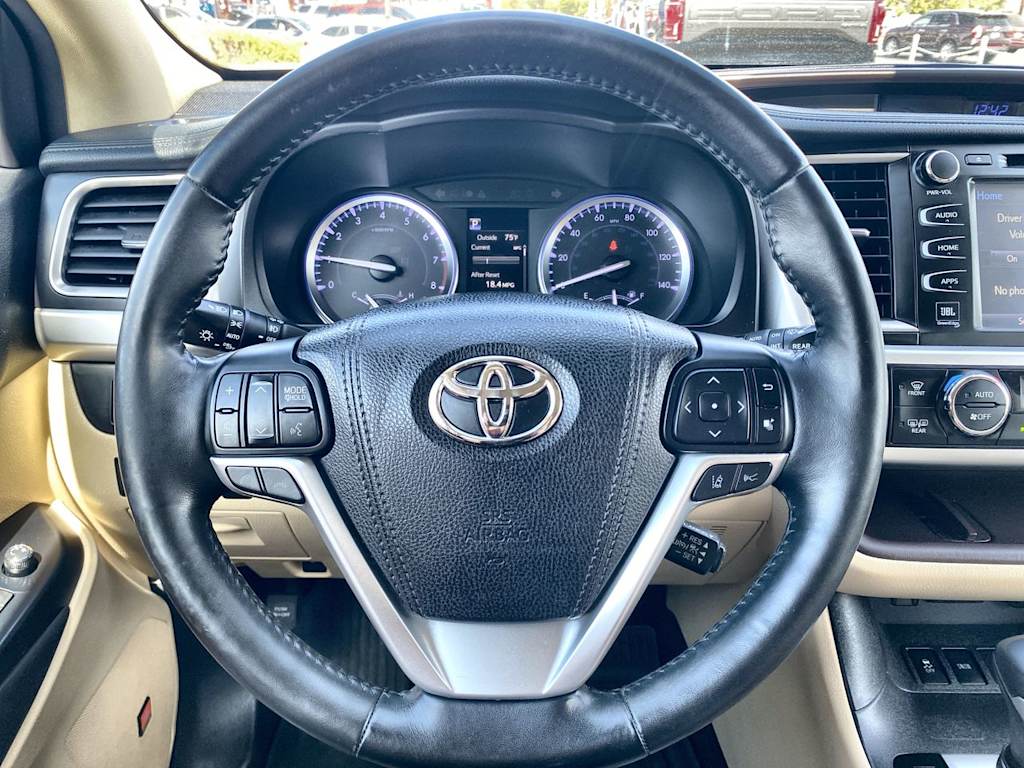 Thumbnail: 2018 Toyota Highlander - 2