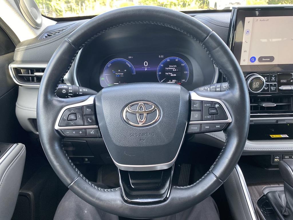 Thumbnail: 2023 Toyota Highlander - 2