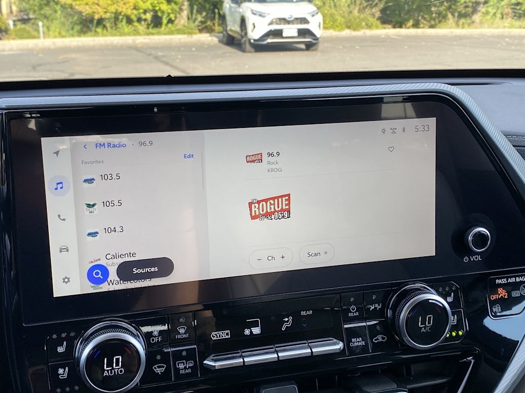 Thumbnail: 2023 Toyota Highlander - 10