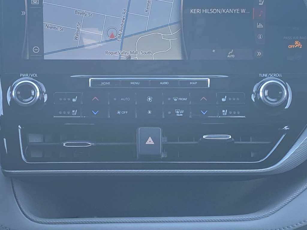 Thumbnail: 2021 Toyota Highlander - 25