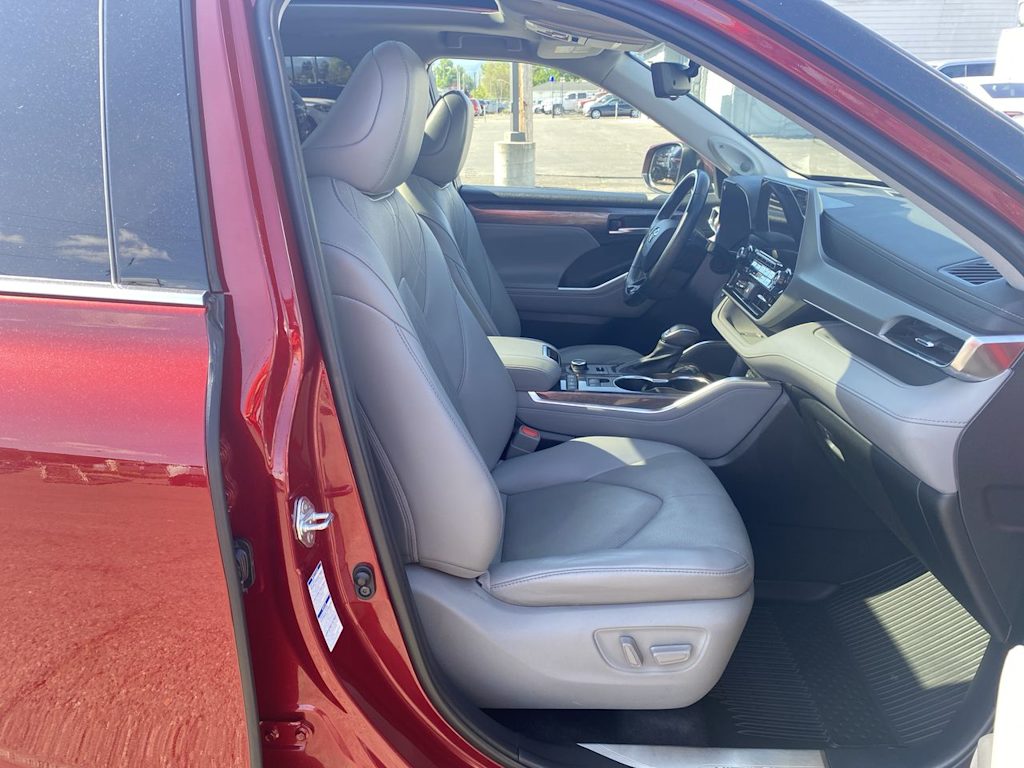 Thumbnail: 2021 Toyota Highlander - 10