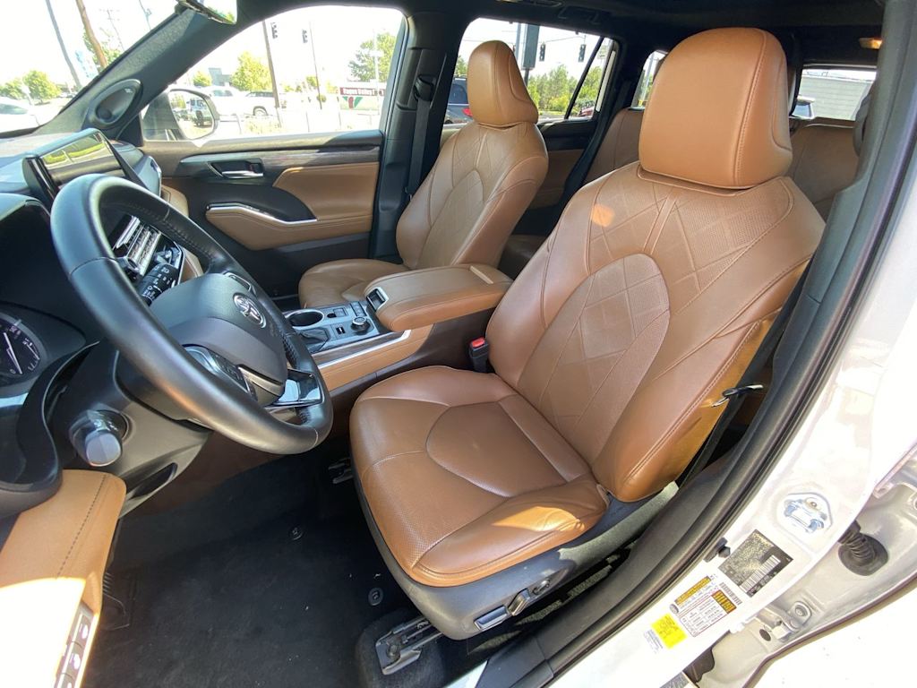 Thumbnail: 2021 Toyota Highlander - 7