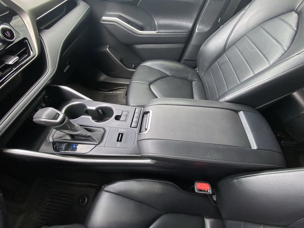 Thumbnail: 2020 Toyota Highlander - 24
