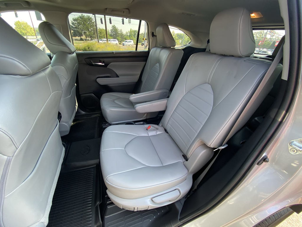 Thumbnail: 2022 Toyota Highlander - 9