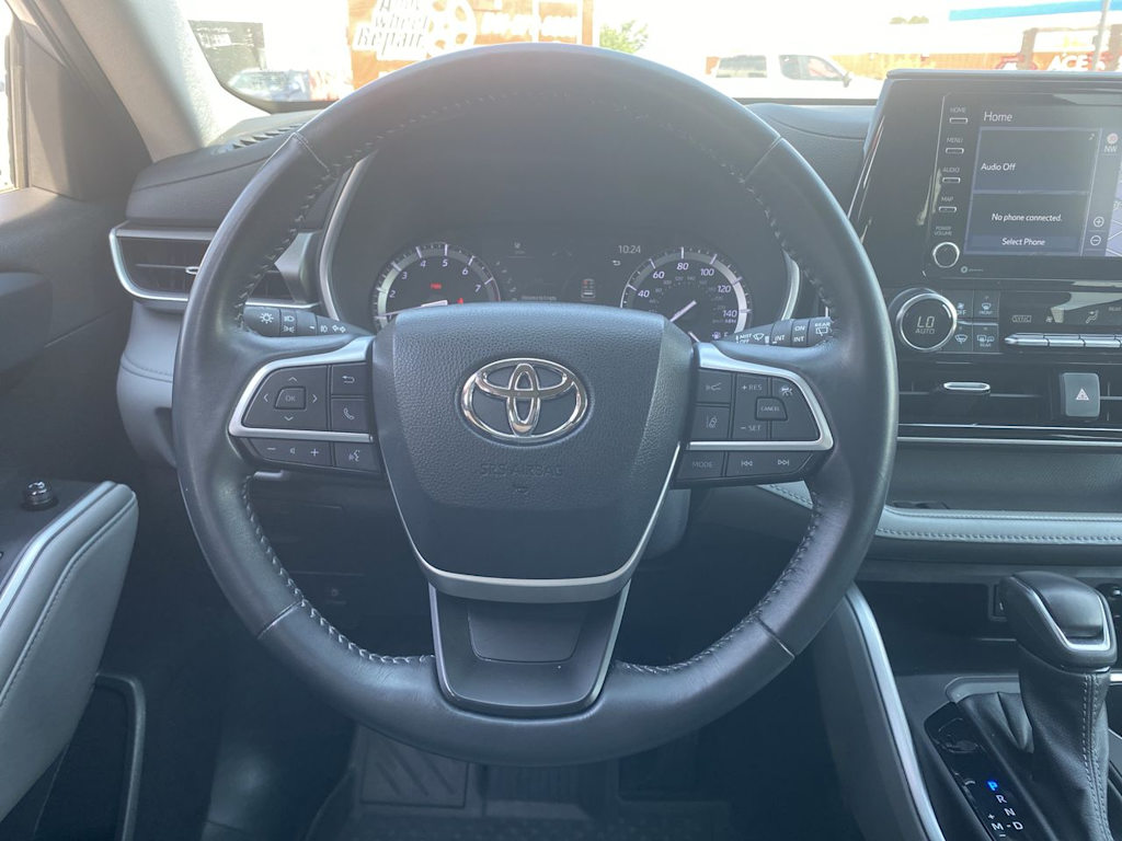 Thumbnail: 2022 Toyota Highlander - 2